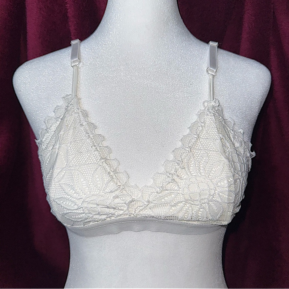 Unpadded White Lace Bralette🌸